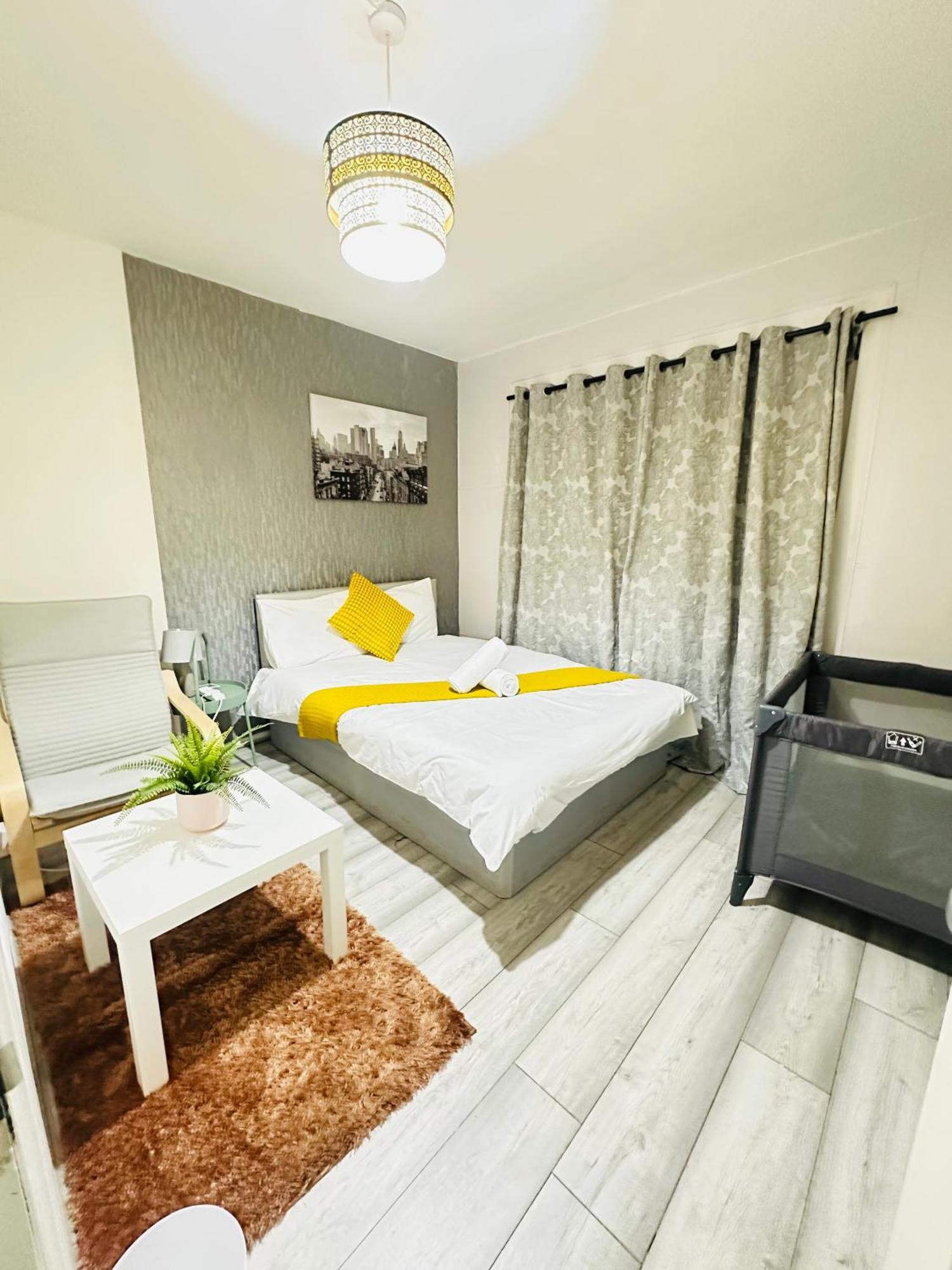 Flat In Aldgate East, * London